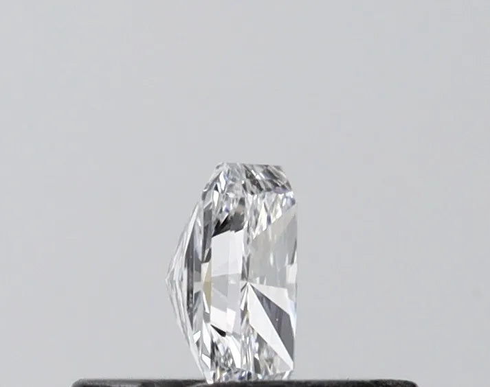 0.20ct Radiant Lab Grown Diamond (Colour E, Clarity VS1, IGI Certified)