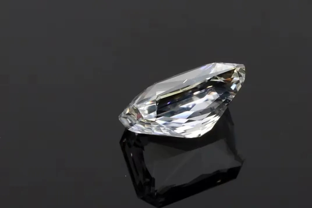 2.38ct Emerald Natural Sapphire (Colour White, Clarity Eye Clean, Cut Faceted)